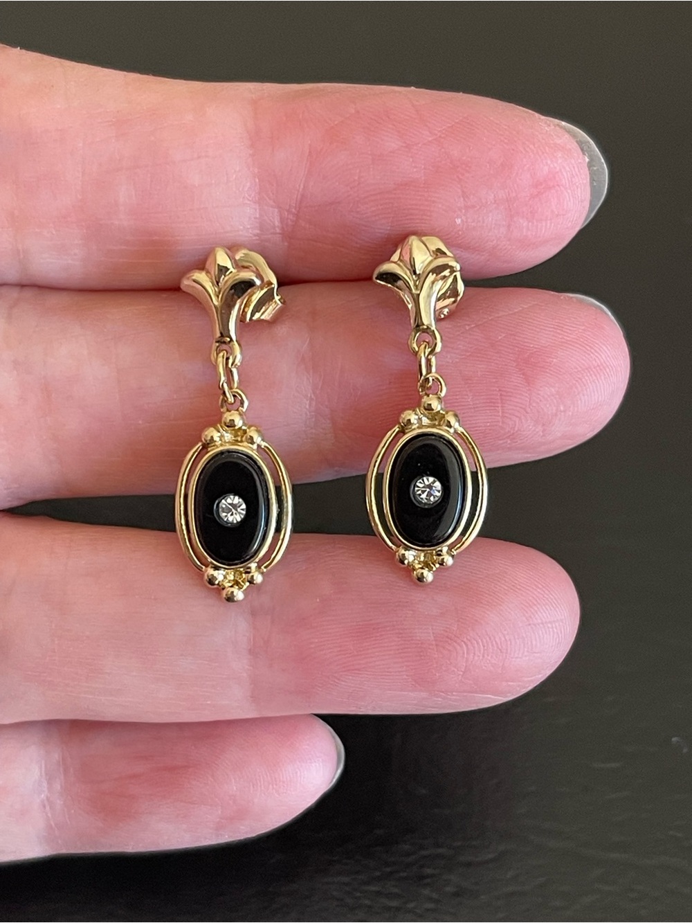 Vintage Avon 1983 Victoria collection black Oval Drop Earrings.